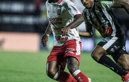 Victor Andrade marcou um gola&ccedil;o no &uacute;ltimo jogo do N&aacute;utico.