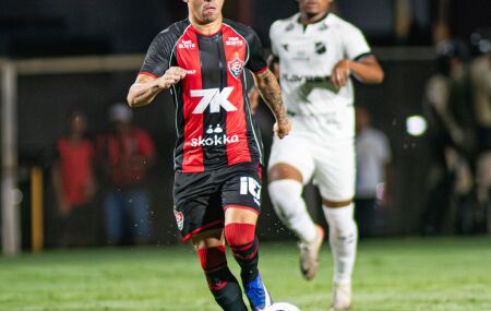 Vit&oacute;ria vence ABC na ida e volta e chega na final da Copa do Nordeste.