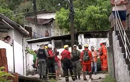 Bombeiros e Defesa Civil em a&ccedil;&atilde;o no Recife