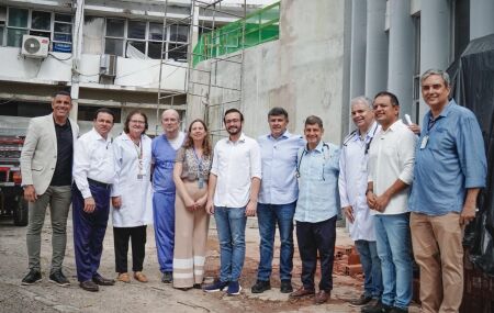 Eduardo e Lula da Fonte visitam o Hospital Agamenon