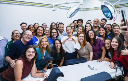Raquel Lyra realiza entregas no Hospital Ot&aacute;vio de Freitas no Recife