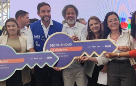 Minist&eacute;rio da Sa&uacute;de entrega 75 ve&iacute;culos 