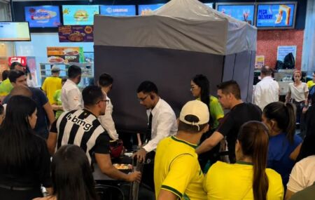 Homem morre ap&oacute;s passar mal enquanto assistia ao jogo do Brasil em shopping.
