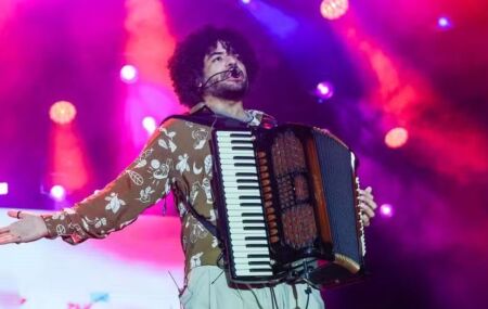 Mestrinho se emociona no Forr&oacute; Caju "Pra eu chegar nesse palco eu sa&iacute; de Sergipe".