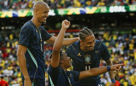 Sele&ccedil;&atilde;o Brasileira estreia na Copa contra Marrocos.