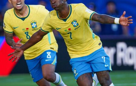 Bruno Guimar&atilde;es e Vini Jr., jogadores da Sele&ccedil;&atilde;o Brasileira.