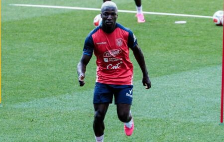 Caicedo &eacute; titular indiscut&iacute;vel do Equador.