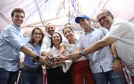 Raquel Lyra entrega novo Centro de Educa&ccedil;&atilde;o Infantil e &ocirc;nibus escolares no Agreste