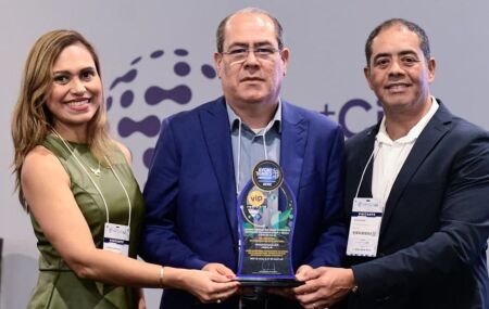 Mano Medeiros recebe pr&ecirc;mio por gest&atilde;o de riscos e emerg&ecirc;ncias em Jaboat&atilde;o