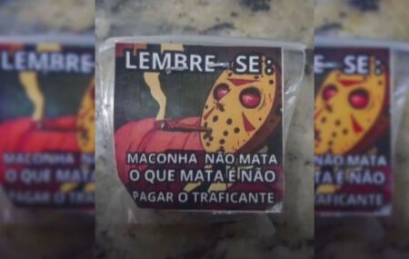 "Maconha n&atilde;o mata, o que mata &eacute; n&atilde;o pagar": embalagem viraliza por aviso do Tribunal do Crime
