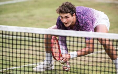 Jo&atilde;o Fonseca em Wimbledon: saiba o hor&aacute;rio e onde assistir &agrave; estreia do brasileiro na grama sagrada