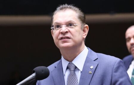 Deputado federal S&oacute;stenes Cavalcante.