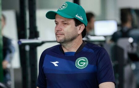 Daniel Paulista, treinador do Goi&aacute;s, tem miss&atilde;o de subir o Esmeraldino.