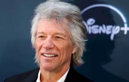 Jon Bon Jovi declarou estar "completamente recuperado" da cirurgia nas cordas vocais. 