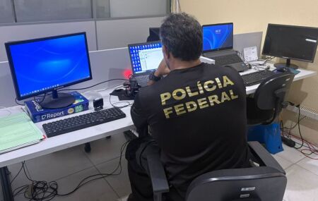 Agente da Pol&iacute;cia Federal durante opera&ccedil;&atilde;o da PreviPaulista. 