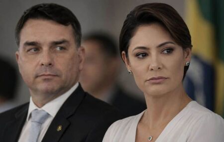 Fl&aacute;vio Bolsonaro e Michelle Bolsonaro.