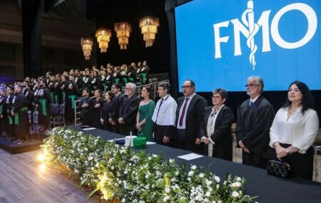 FMO ultrapassa marca de 1,1 mil m&eacute;dicos formados em 10 anos.