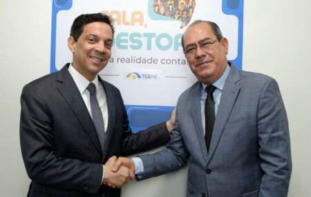 Prefeito Mano Medeiros e presidente do TCE-PE, conselheiro Carlos Neves