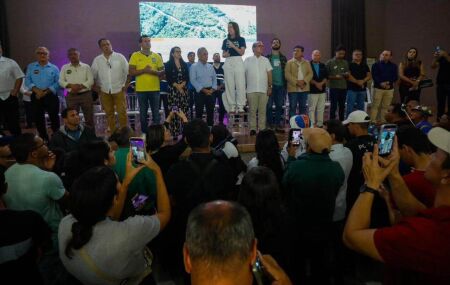 Governadora Raquel Lyra durante agenda no interior de Pernambuco.