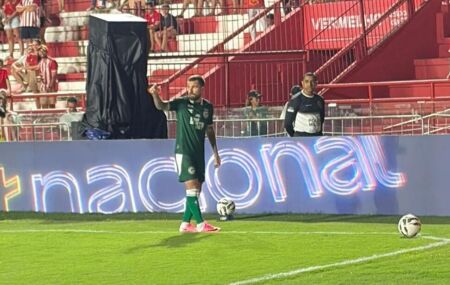 Lucas Lima durante partida contra o N&aacute;utico.
