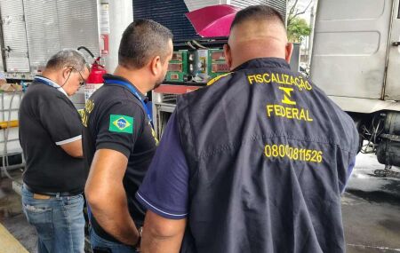 Opera&ccedil;&atilde;o investiga postos de combust&iacute;vel.