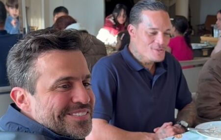 Pablo mar&ccedil;al e Linkon na Voz.