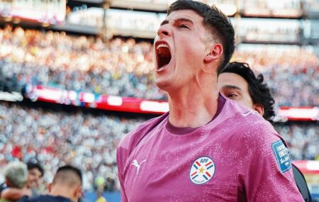 Orlando Gill, goleiro her&oacute;i do Paraguai na Copa do Mundo.