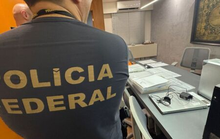 Policiais federais em a&ccedil;&atilde;o.