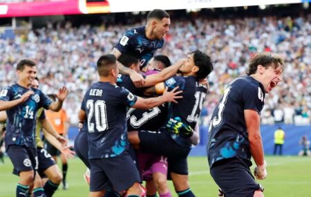Sele&ccedil;&atilde;o de Paraguai comemorando classifica&ccedil;&atilde;o na Copa do Mundo.