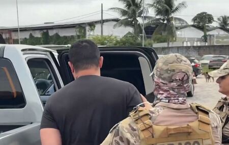 Um delegado e dois policiais civis foram presos nesta ter&ccedil;a (2).
