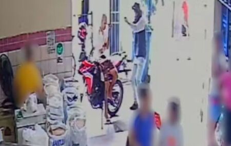 Vendedor &eacute; baleado no rosto no Recife e sobrevive ap&oacute;s arma falhar