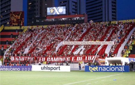 Torcida do N&aacute;utico na Ilha do retiro, est&aacute;dio do Sport Clube Recife 
