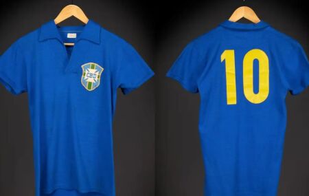 Camisa usada por Pel&eacute; em 1958 