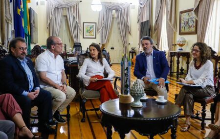 Raquel Lyra em reuni&atilde;o com membros da UNICEF 