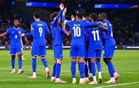 T&eacute;cnico Didier Deschamps divulgou 26 jogadores da Fran&ccedil;a para amistosos contra Brasil e Col&ocirc;mbia no fim do m&ecirc;s