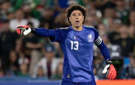 S&iacute;mbolo da sele&ccedil;&atilde;o mexicana em diversas edi&ccedil;&otilde;es de Copa do Mundo, Guillermo Ochoa continua sendo uma refer&ecirc;ncia