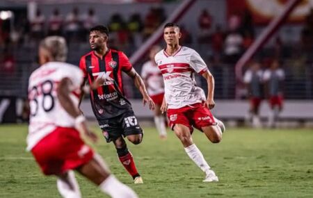 CRB enfrenta o Goi&aacute;s dentro de casa.