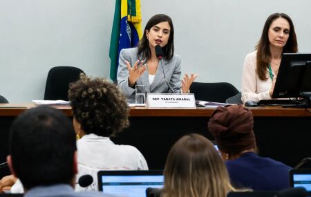 Relatora do PL da Misoginia estuda incluir liberdade religiosa no texto.