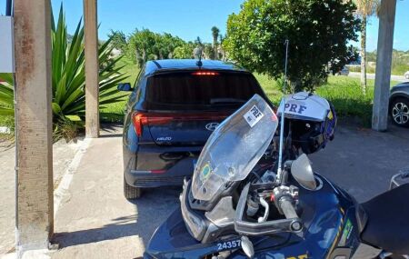 Homem compra carro roubado por R$18 mil e &eacute; detido pela PRF em Gravat&aacute; (PE).