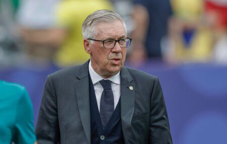 Ancelotti durante derrota do Brasil para a Noruega.