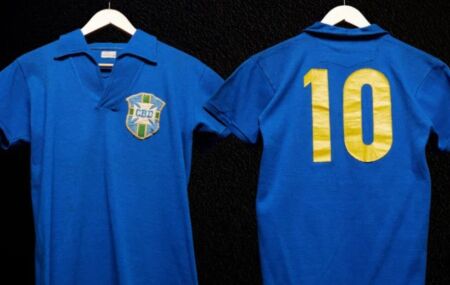 Manto sagrado: camisa de Pel&eacute; na final da Copa de 58 &eacute; arrematada por R$ 25 milh&otilde;es