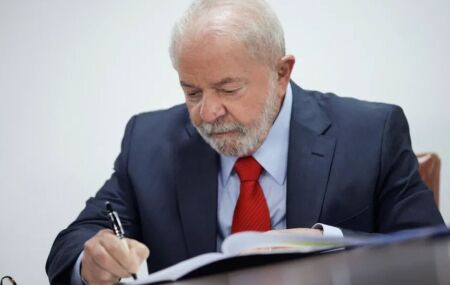 Lula sanciona "Pix Pens&atilde;o Aliment&iacute;cia", lei que autoriza d&eacute;bito autom&aacute;tico para pagamento de pens&atilde;o