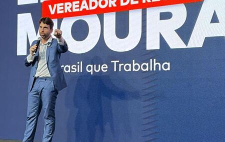 Eduardo Moura discursa em encontro do NOVO.