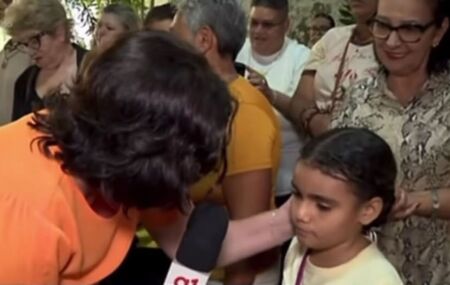 Antonela, de 8 anos, falou sobre a saudade da m&atilde;e, que morreu h&aacute; dois meses.