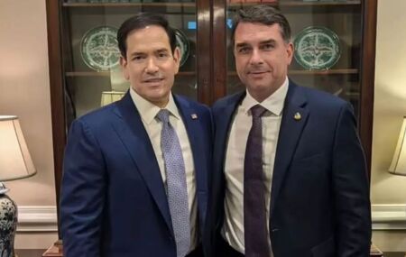 Fl&aacute;vio Bolsoanaro e Marco Rubio, secret&aacute;rio de Estado dos Estados Unidos. 