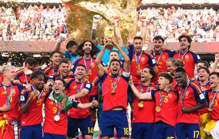 Jogadores espanh&oacute;is celembrar t&iacute;tulo da Copa do Mundo.