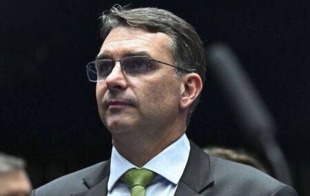 Fl&aacute;vio Bolsonaro.