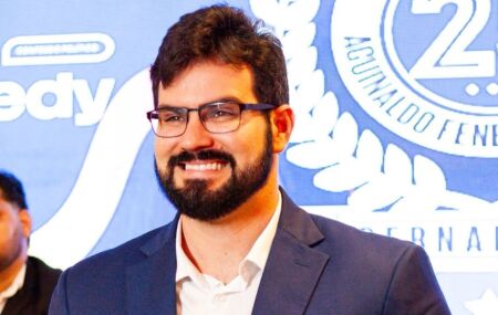 C&eacute;sar Ramos recebe pr&ecirc;mio de destaque na pol&iacute;tica pernambucana