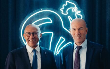 Zidane &eacute; apresentado oficialmente como novo treinador da Fran&ccedil;a.