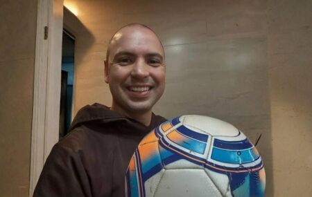 Jogo Solid&aacute;rio com Frei Gilson na Arena de Pernambuco.